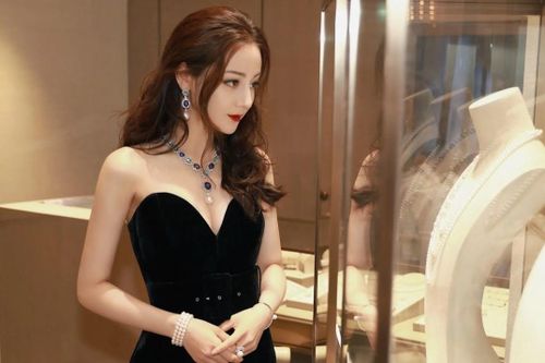 Khát hàng xa xỉ, người Trung Quốc mua đồ hiệu second-hand