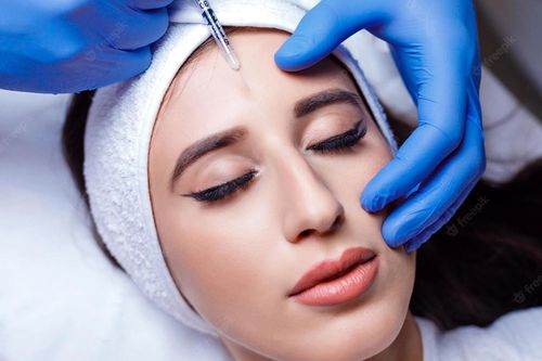 Tác hại tiềm ẩn khi 20 tuổi đã tiêm botox