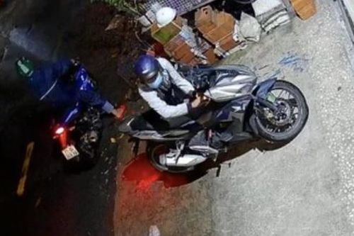 Dựng xe máy vào mua hàng, hơn một phút sau bị trộm bẻ khóa