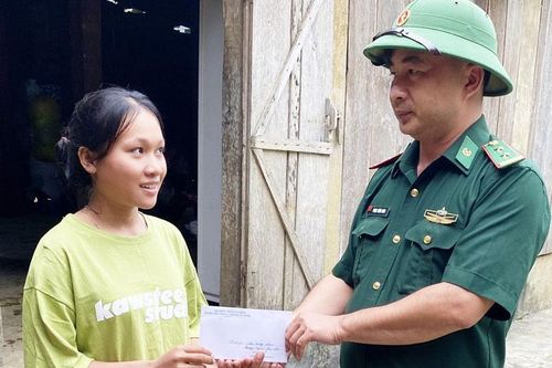 Nữ sinh người Rục đầu tiên đỗ đại học