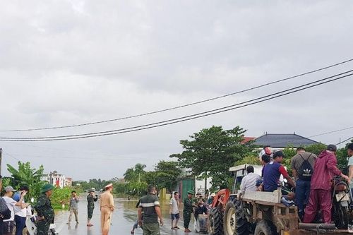 Nghệ An phải đóng nhiều tuyến đường do mưa lụt