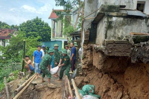 Tân Kỳ, Hoàng Mai hỗ trợ dân di dời khỏi vùng sạt lở, nhà sụt lún