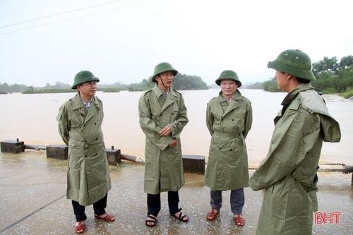 Đảm bảo an toàn tuyệt đối tính mạng và tài sản cho người dân trong mưa lũ