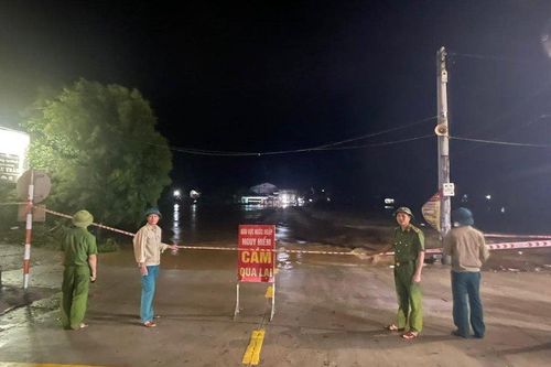 Hà Tĩnh: Nhiều vùng ngập cục bộ, di dời dân trong đêm sau bão Noru