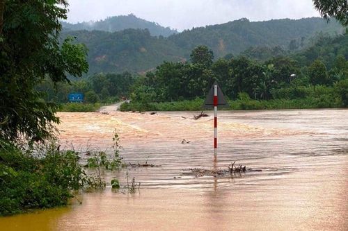 Hà Tĩnh: Mưa lớn gây ngập lụt, sạt lở và chia cắt nhiều địa phương