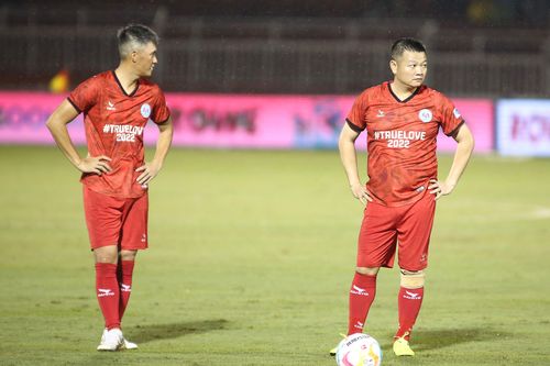 Công Vinh ghi bàn, Văn Quyến phô diễn kỹ thuật trước Huyền thoại Dortmund
