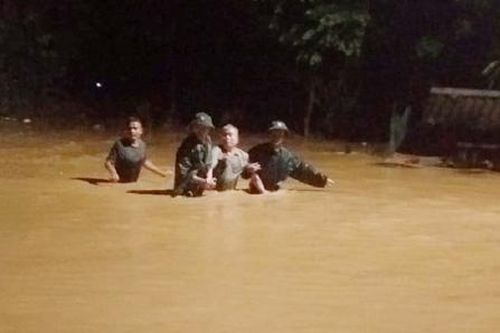 Đi đánh bắt cá, người đàn ông bị nước lũ cuốn mất tích