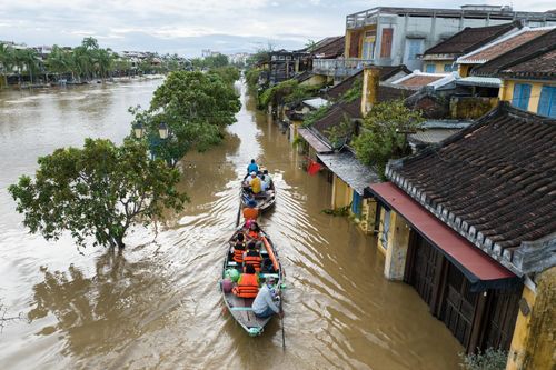 Sau Noru, Biển Đông hứng bão dồn dập cuối năm