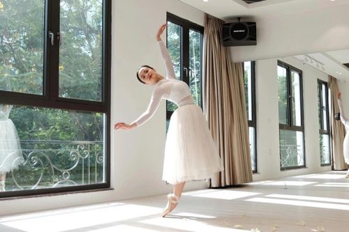 Dân văn phòng học múa ballet sau giờ làm