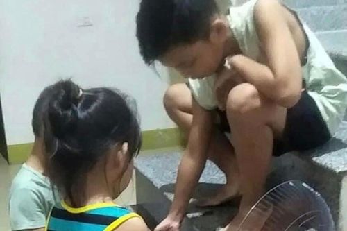 3 đứa trẻ mồ côi sau trận lũ cuốn trôi cả cha mẹ