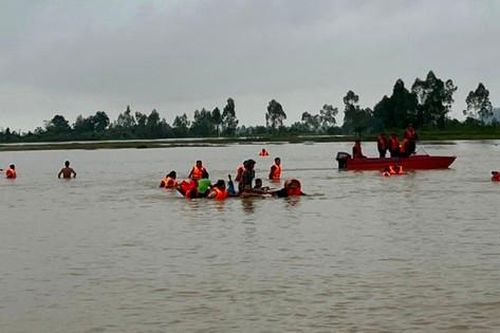 Tìm thấy thi thể hai vợ chồng bị lũ cuốn trôi khi đi khám bệnh