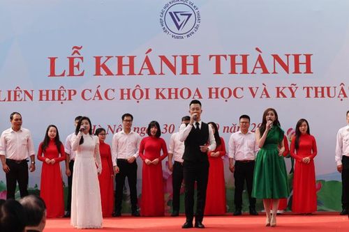 Tiết mục văn nghệ chào mừng Lễ khánh thành trụ sở VUSTA
