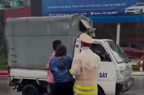 Cứu người phụ nữ định nhảy cầu Chương Dương vì chuyện tình cảm