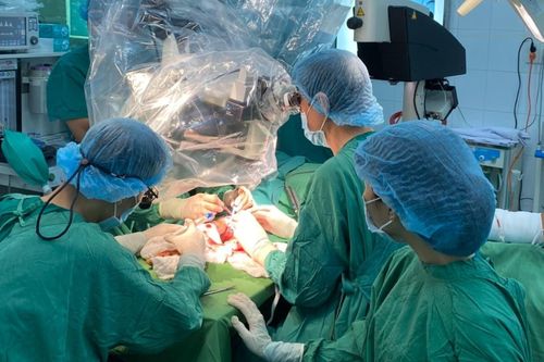 Bệnh viện Chợ Rẫy sẽ phải đóng cửa nếu không cho dùng máy đặt, máy mượn