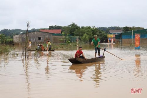 Cận cảnh nước lũ đang 'bủa vây' nhiều xã ở Hà Tĩnh