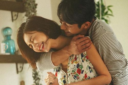 Đàn ông yêu sâu sắc đôi khi chẳng cần nói 'Anh yêu em'