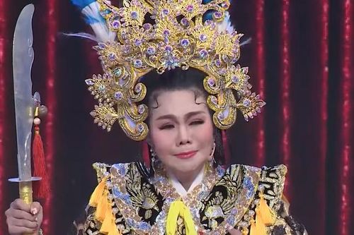 NSƯT Ngọc Huyền bật khóc vì nhớ thầy