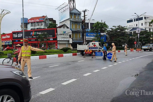 Hà Tĩnh: Nước lũ ngập băng quốc lộ 1A, cấm các phương tiện lưu thông