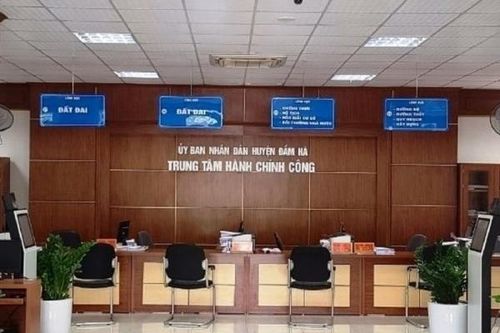 Quảng Ninh: Đình chỉ công tác một phó giám đốc trung tâm hành chính công huyện