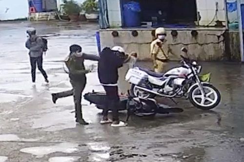 Mẹ của thiếu niên bị công an đánh: Không có chuyện gia đình rút đơn