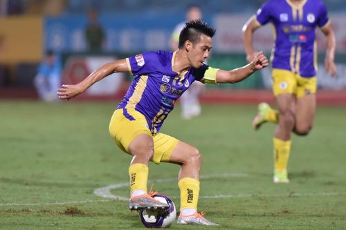 Văn Quyết lập cú đúp kiến tạo trong ngày CLB Hà Nội thắng 5-1
