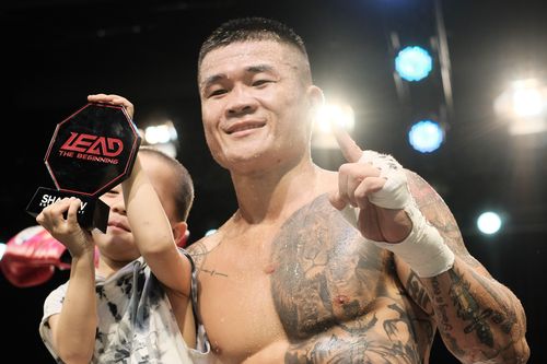 Trương Đình Hoàng hạ knock-out đối thủ ở hiệp 3
