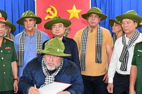 Thủ tướng Cuba thăm địa đạo Củ Chi