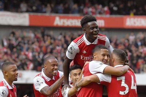 Bắn hạ Tottenham 3-1, Khẩu thần công thống trị ngôi đầu