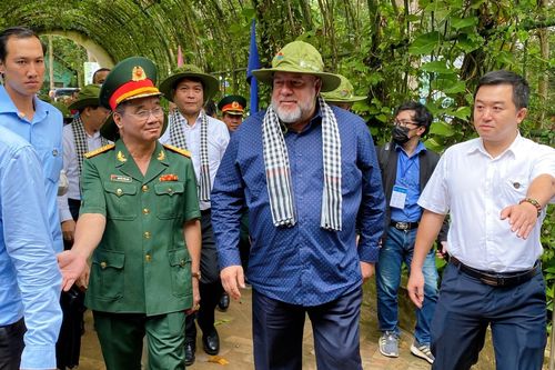 Hình ảnh Thủ tướng Cuba Manuel Marrero Cruz thăm địa đạo Củ Chi