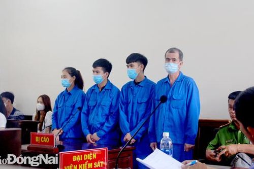 Bánh vẽ 'việc nhẹ, lương cao'...