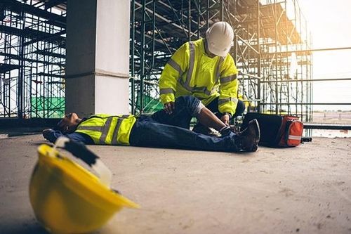 Rơi từ độ cao 6 m, nam công nhân tử vong