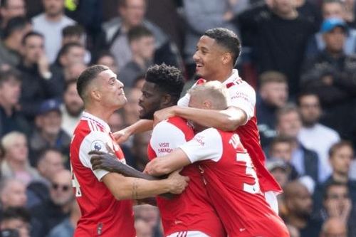 Arsenal 'chễm chệ' ngôi đầu bảng xếp hạng, Liverpool chật vật để cầm hòa Brighton