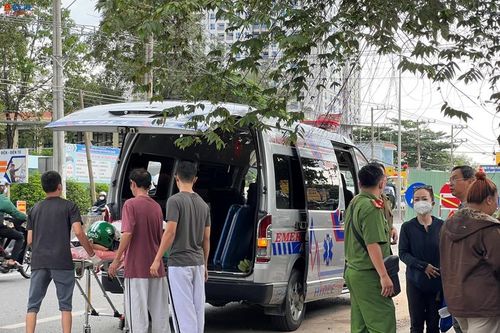 Tài xế xe ôm bất ngờ gục chết khi đang chở khách trên quốc lộ