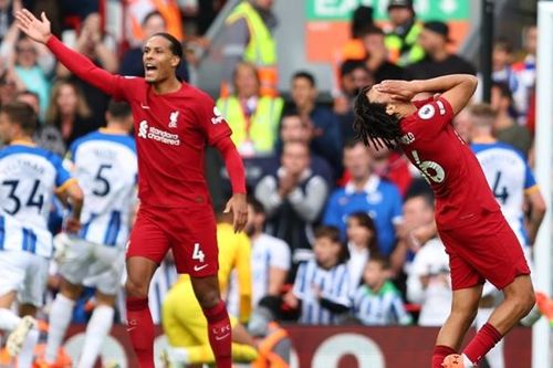 Premier League: Arsenal xây chắc ngôi đầu, Liverpool lại mất điểm