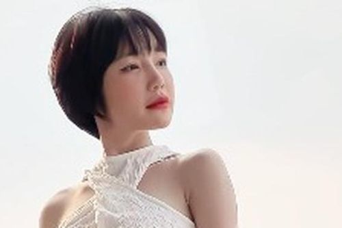 Vóc dáng thon gọn của người đẹp 2 con Elly Trần