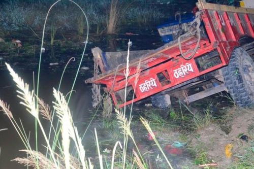 Xe chở khách hành hương rơi xuống ao, 26 người thiệt mạng