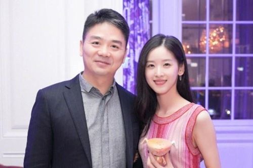 Tỷ phú Lưu Cường Đông xin lỗi vợ sau 4 năm vướng cáo buộc cưỡng hiếp