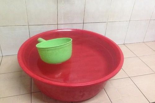 Bé 1 tuổi úp mặt vào chậu nước tử vong ở nhà hàng xóm