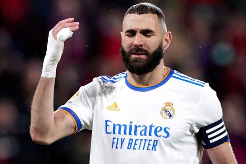 Benzema đá hỏng penalty, Real Madrid mất ngôi đầu vào tay Barca