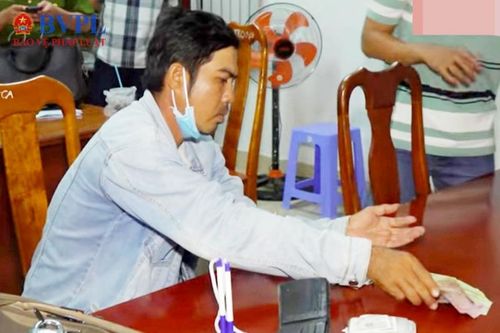 Mâu thuẫn với người tình, lén trộm tiền rồi bỏ đi