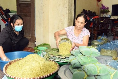 Cốm Mễ Trì tăng giá đột biến