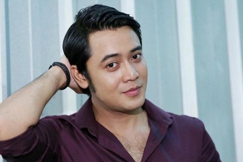 Tài tử Indonesia bị chỉ trích vì yêu bé gái 14 tuổi