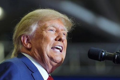 Ông Trump đòi CNN bồi thường 475 triệu USD
