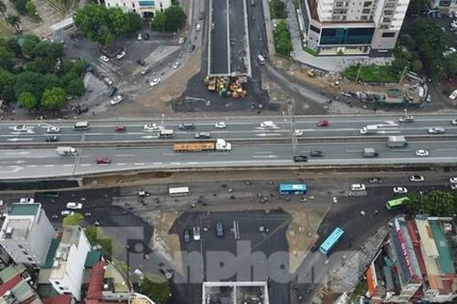 Sau thông xe, phương tiện đi lại qua hầm chui Lê Văn Lương thế nào?