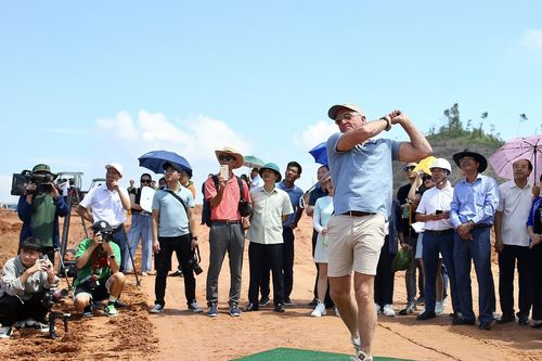 Huyền thoại golf thế giới phát bóng ở Phú Thọ