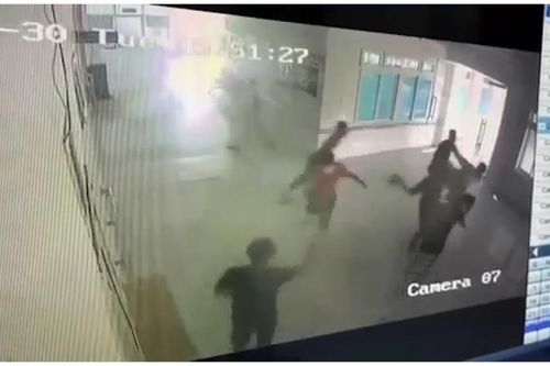 Đắk Nông: Khởi tố nhóm côn đồ cầm hung khí náo loạn trung tâm y tế