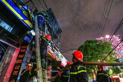 Lính cứu hỏa trước lằn ranh sinh tử