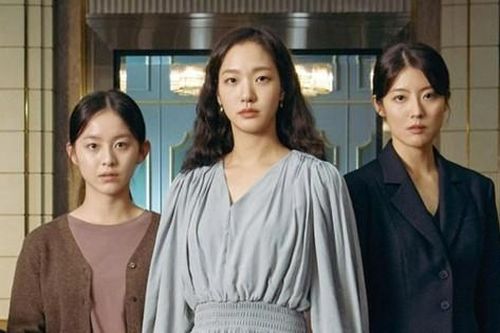 Yêu cầu Netflix gỡ bộ phim 'Ba chị em' vì xuyên tạc lịch sử