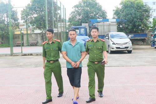 Khởi tố tài xế gây tai nạn, kéo lê xe máy hơn 2km