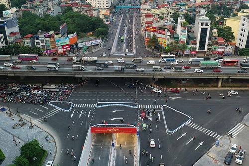Hầm chui Lê Văn Lương thông thoáng giờ tan tầm ngày đầu thông xe